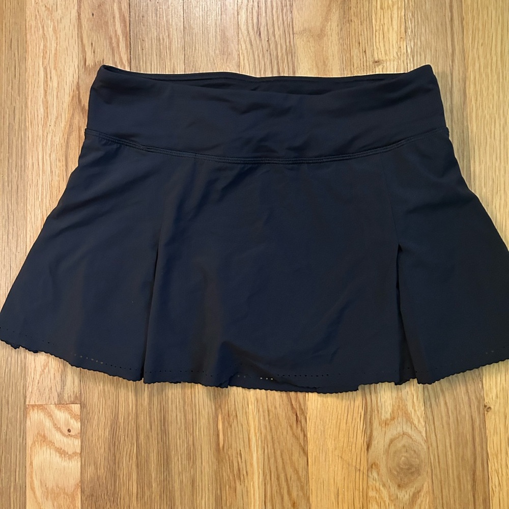 Lululemon Black Women's short athletic Skirt size 4 EUC